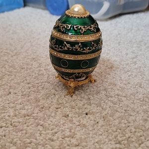 Green egg necklace holder